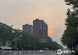 北京市朝阳区天气预报，今日晴转多云，午后风力渐强